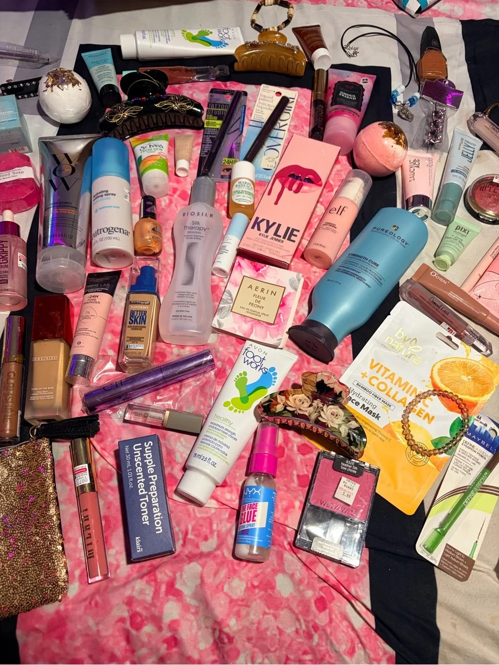 Mystery Beauty Bundle $15-$100comment how much u want I’ll create a listing 4 u